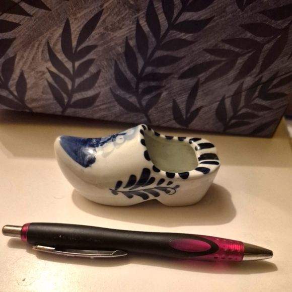 Vintage Miniature Dutch Clog Delft Blue White Holland Porcelain Shoe - Picture 5 of 6
